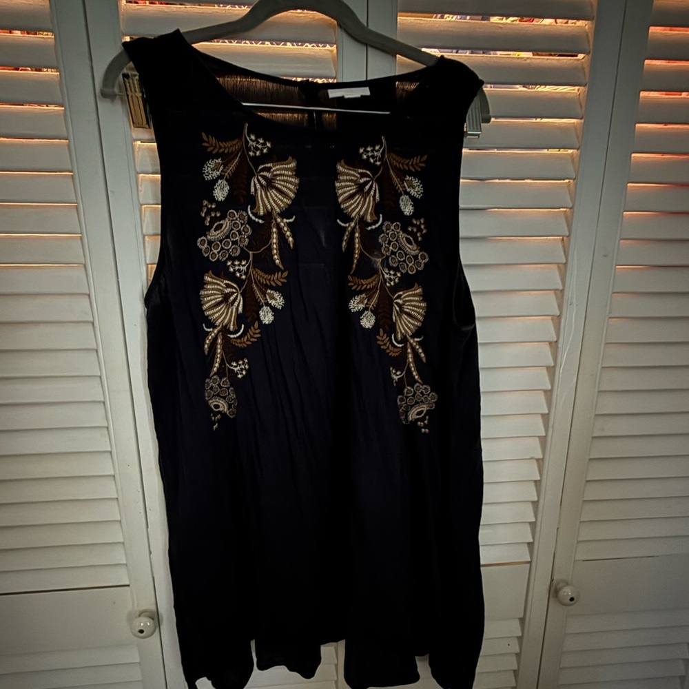 Jjill navy Sleeveless Top with Gold Embroidery sz L